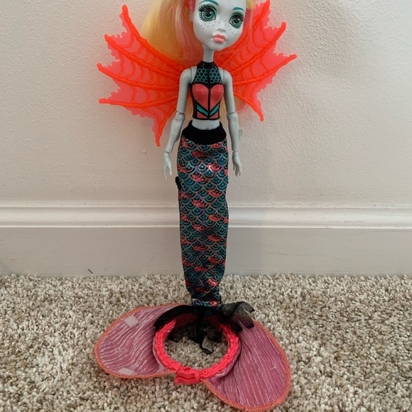 MONSTER HIGH GHOUL TO MERMAID LAGOONA BLUE TRANSFORMATION DOLL - Picture 1 of 9